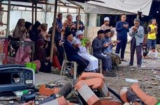 Momen Warga Gelar Doa Bersama di TKP Kecelakaan Bus Subang