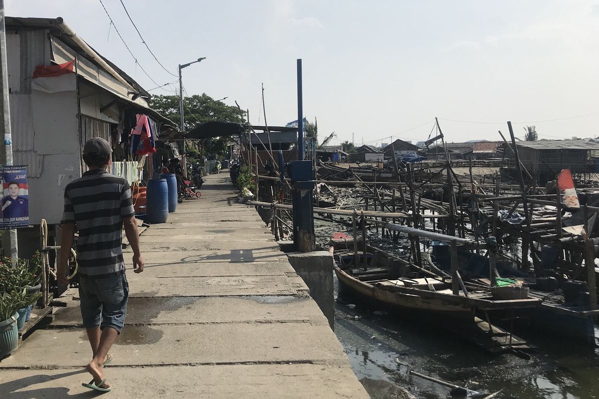 Kampung Nelayan Kamal Muara, Penjaringan, Jakarta Utara, Sabtu (6/4/2019). Sejumlah nelayan mengeluhkan kondisi air yang tercemar limbah di Teluk Jakarta dalam dua bulan terakhir.