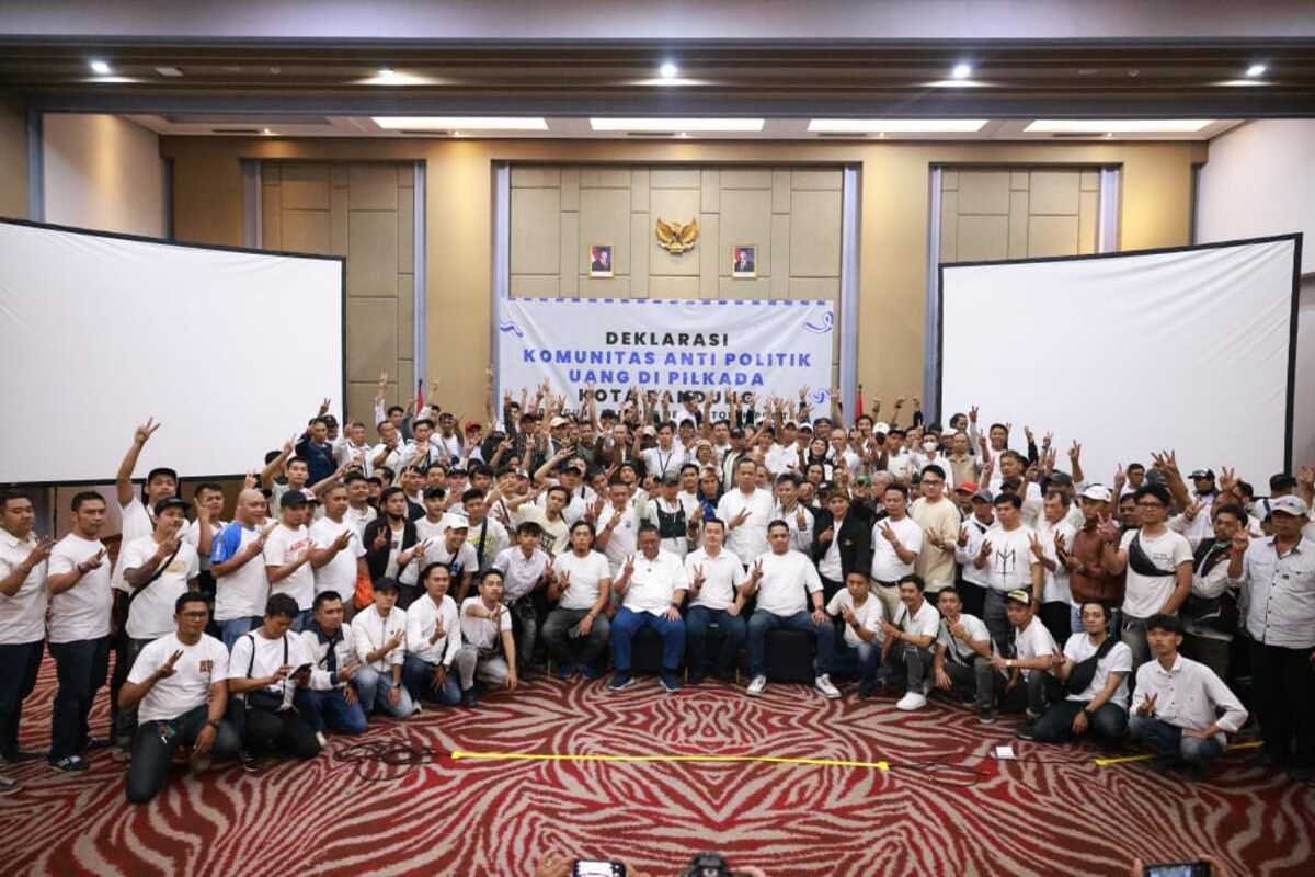 Berbagai komunitas dan organisasi kemasyarakatan se-kota Bandung bersama pasangan calon wali kota dan wakil wali kota Bandung nomor urut 2 Haru Suandharu - Dhani Wirianata membentuk dan mendeklarasikan satgas HD antipolitik uang Jum'at ( 22/11/2024) malam.
