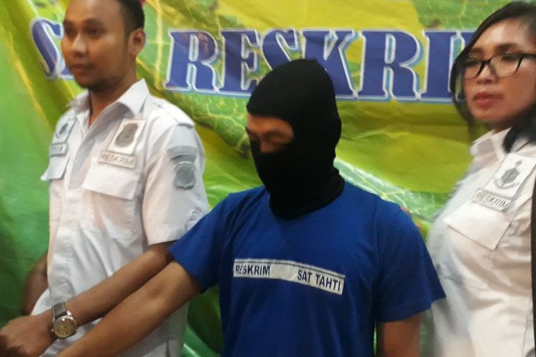 Polisi mengamankan seorang pria berinisial MN (39) ke Mapolresta Bogor Kota karena diduga telah melakukan tindak pidana pencabulan terhadap delapan anak di bawah umur di Kampung Cilubang Tonggoh, Kelurahan Situgede, Kecamatan Bogor Barat, Kota Bogor, Selasa (27/3/2018).