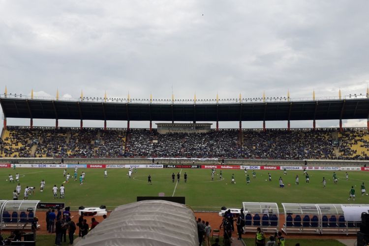 Suasana di Stadion Si Jalak Harupat, Soreang, Kabupaten Bandung jelang laga pembuka Piala Presiden 2019 antara Persib Bandung vs PS Tira-Persikabo, Sabtu (2/3/2019).