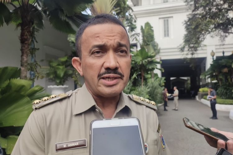 Wali Kota Jakarta Timur, M Anwar saat berada di Balai Kota DKI Jakarta pada Senin (19/6/2023).