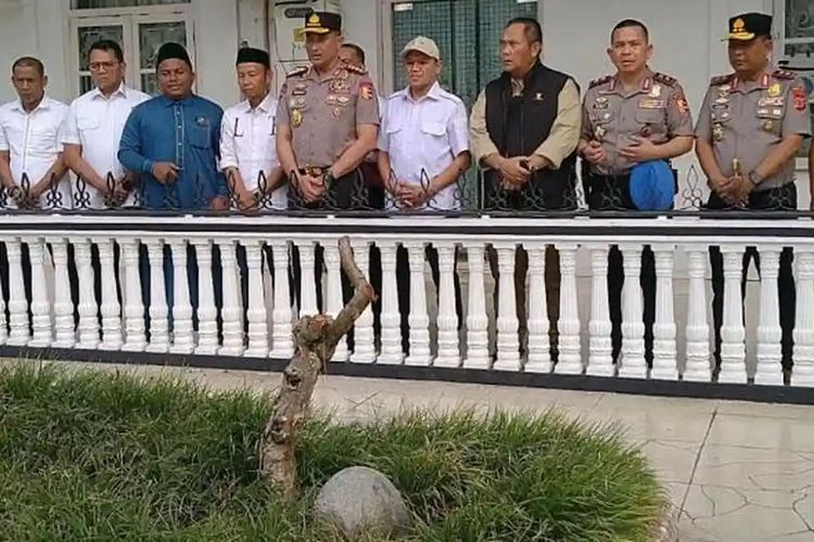 Usai Ungkap Dugaan Pabrik Sabu 1,2 Ton Aceh, Kapolri Suyudi Ziarah ke Makam Daud Beureueh di Pidie