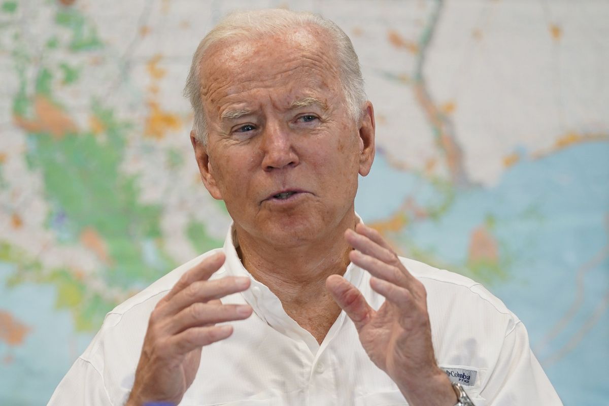 Presiden Amerika Serikat Joe Biden saat menghadiri rapat penanganan dampak Badai Ida di St John Parish Emergency Operations Center, LaPlace, negara bagian Louisiana, Jumat (3/9/2021).