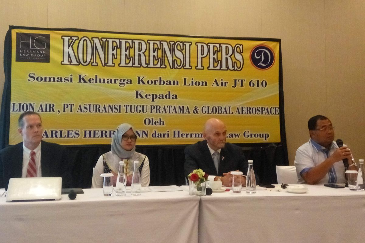 Konferensi pers yang digelar Herrmann Law Group terkait pelayangan somasi kepada Lion Air Group di Jakarta, Kamis (4/4/2019).