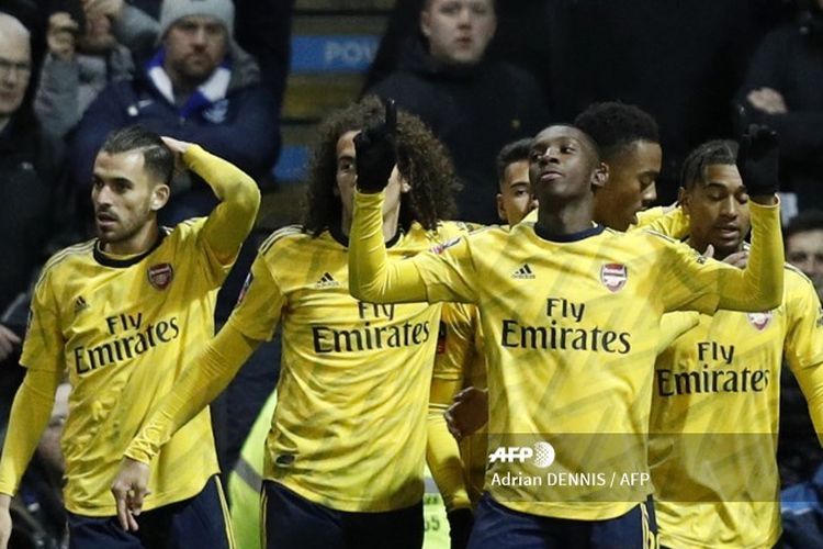 Eddie Nketiah berselebrasi dalam laga Portsmouth vs Arsenal pada putaran kelima Piala FA 2019-2020.