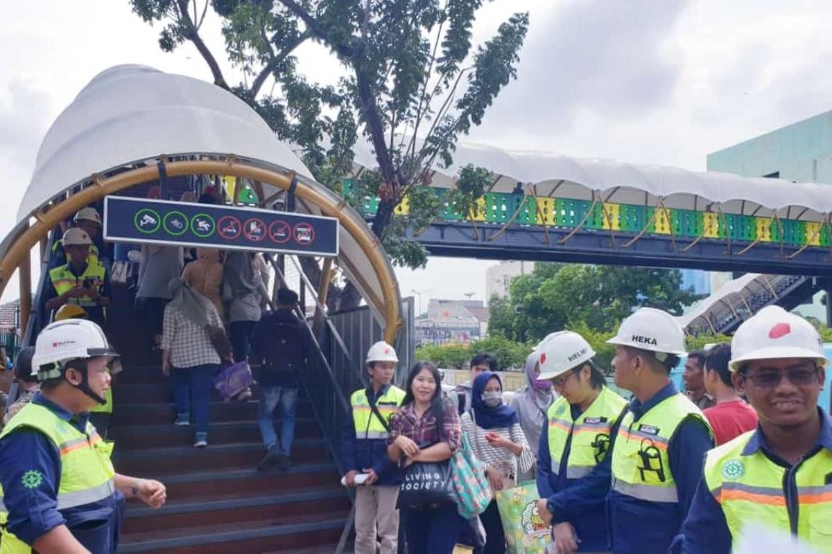 Jembatan Penyeberangan Orang (JPO) Pasar Minggu, Jakarta Selatan, selesai dibangun dan sudah dapat digunakan mulai Selasa (31/12/2019) ini. JPO itu menggantikan JPO yang roboh pada 2016.