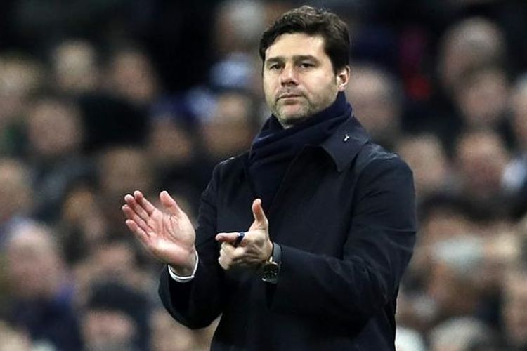 Mauricio Pochettino saat masih menjadi manajer Tottenham Hotspur. Ia menyaksikan timnya bertanding melawan Bayer Leverkusen pada ajang Liga Champions di Stadion Wembley, Rabu (2/11/2016) waktu setempat.