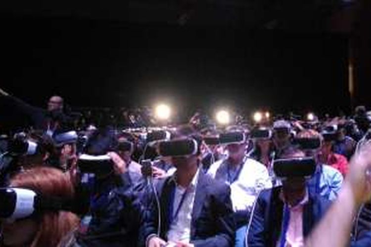 Peluncuran Samsung galaxy S7 dan S7 Edge menggunakan VR, Minggu (21/2/2016) di Barcelona, Spanyol