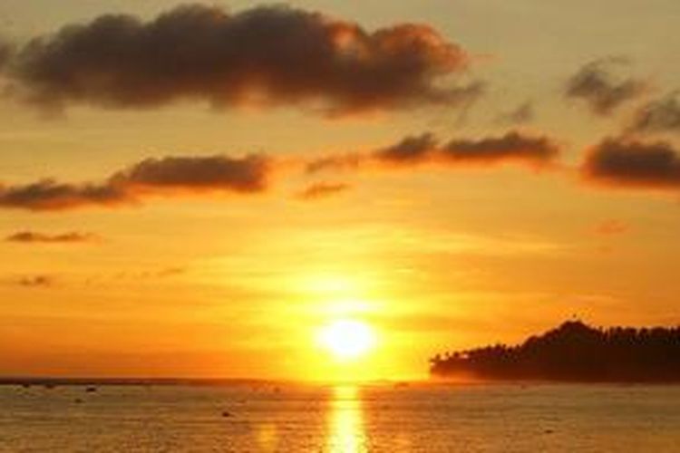 Pantai Lagundri di Pulau Nias, Sumatera Utara.