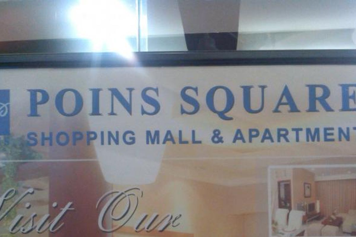 Poins Square merupakan salah satu Mall di Jakarta Selatan. Mal ini terdiri dari departement store juga apartemen. Mall ini juga merupakan tempat terdapatnya stan CD bajakan yang rencananya akan dilarang dengan Surat Peraturan Gubernur, Jakarta Selatan, Senin (22/7/2013)