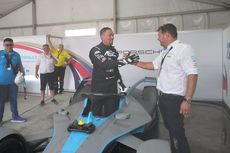 Ahmad Sahroni Jajal Langsung Mobil Formula E di Sirkuit Ancol 
