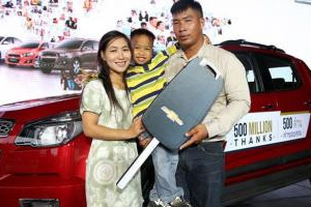 Supot Khwankoom, petani dari Thailand, dihadiahi satu unit Chevrolet Colorado.