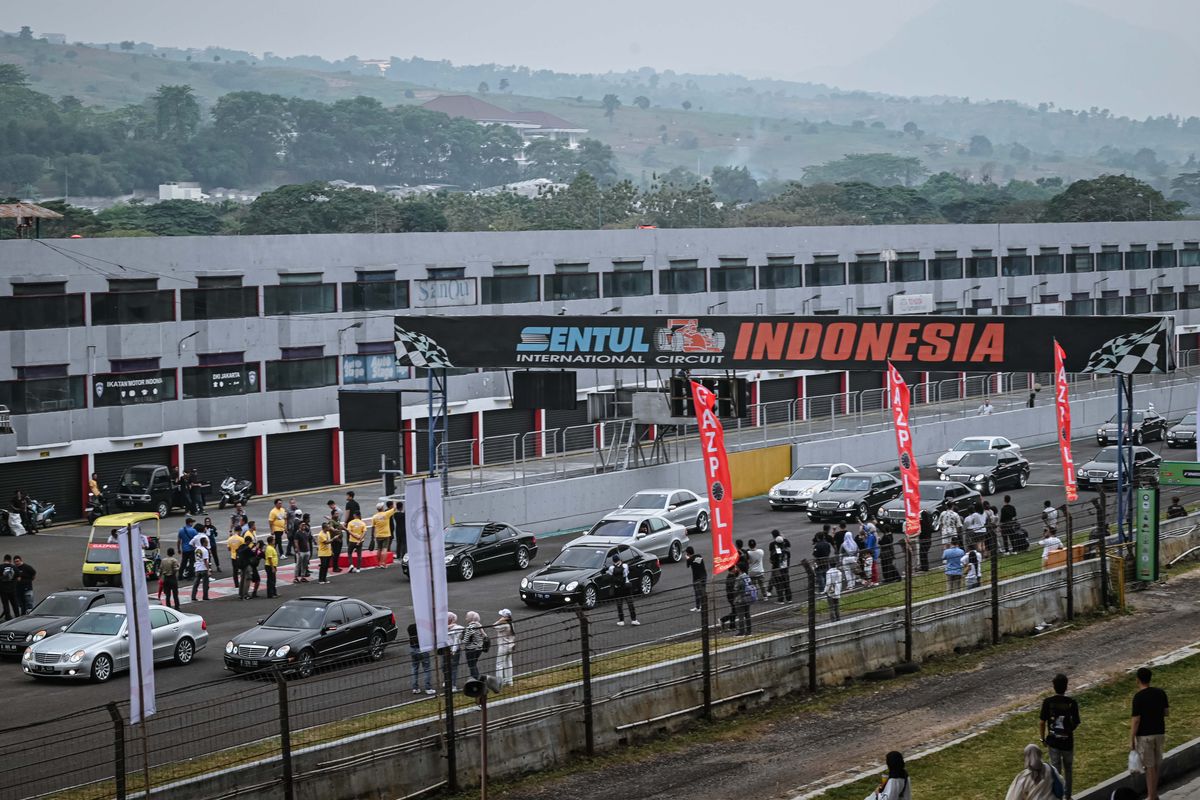 Mercedes Benz Club Indonesia pecahkan rekor MURI, lakukan victory lap di Sirkuit Sentul dengan lebih dari 1.000 mobil Mercy