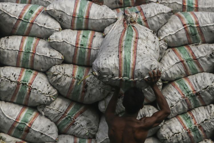 140 Tahun Setelah May Day: Buruh Menang Pertempuran, Kalah Perang
