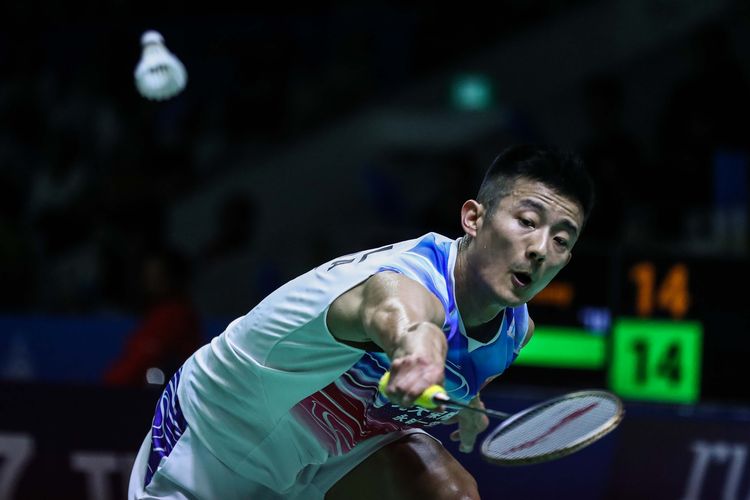 Pebulu tangkis tunggal putra China, Chen Long, melawan tunggal putra Indonesia, Tommy Sugiarto, dalam babak pertama Indonesia Open 2019 di Istora Senayan, kompleks GBK, Jakarta, Rabu (17/7/2019).