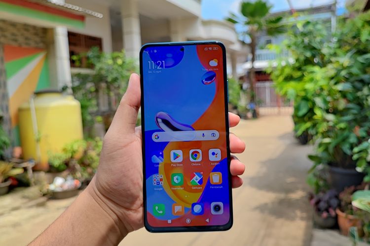 Layar Redmi Note 11 Pro menggunakan panel Super AMOLED berukuran 6,67 inci. Layar ini sudah mendukung resolusi Full HD Plus (2.400 x 1.080 piksel), refresh rate 120 Hz, dan touch sampling rate 360 Hz. 