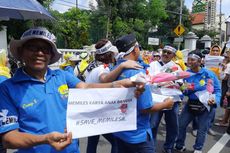 Seratusan Member Investasi Bodong MeMiles Demo Kejati Jatim, Minta Aplikasi Tak Diblokir