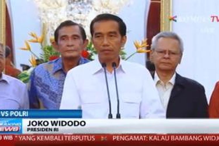 Presiden Joko Widodo (Jokowi) menggelar konferensi pers di Istana Negara, Jakarta, Minggu (25/1/2015) malam terkait perseteruan KPK dan Polri.