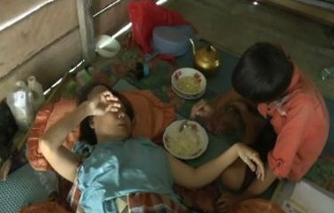Kisah Bocah 12 Tahun Merawat Janda yang Terbaring Sakit Digerogoti ...
