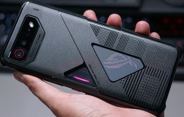 ASUSのZenfone10とROG Phone7を比較｜おすすめポイントや最安値
