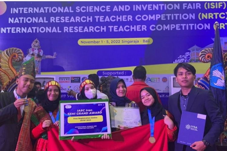 Siswa Madrasah Aliyah Negeri (MAN) 1 Medan meraih medali emas International Science and Invention Fair (ISIF) 2022 di Bali pada 1-5 November 2022.