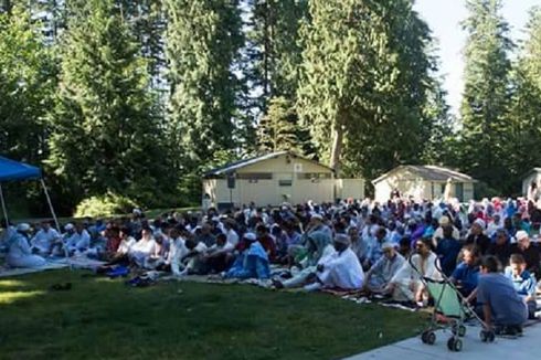 Ustaz dari Indonesia Ini Pimpin Shalat Id WNI di Seattle