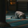 Hukum Memejamkan Mata Saat Sholat: Boleh, Makruh, Sunnah, atau Wajib?