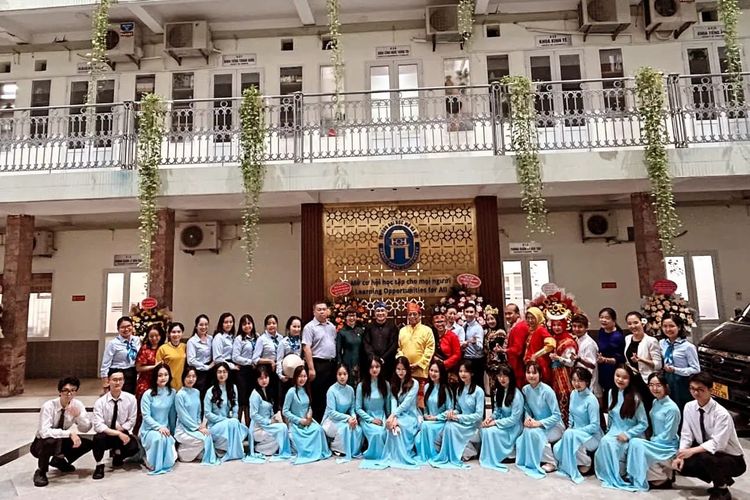 Delegasi Universitas Terbuka (UT) memperkenalkan budaya Indonesia bertajuk ?Discovering Indonesia: A Cultural Journey? di Hanoi Open University (HOU), Vietnam, Kamis (2/11/2023).