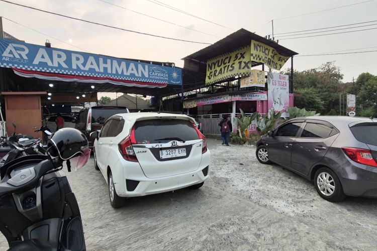 Ketika Abu Vulkanik Gunung Anak Krakatau Bikin Carwash di Depok Kebanjiran Pelanggan...