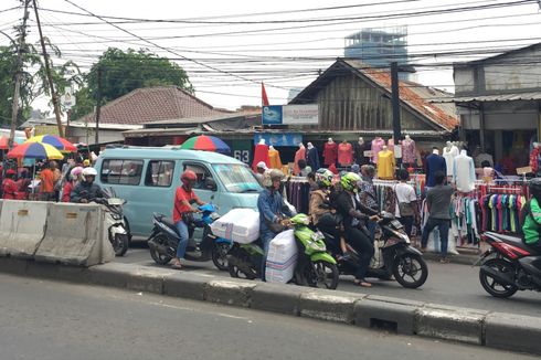 Bukan PKL, Sandiaga Sebut Pejalan Kaki Salah Satu Biang Macet Tanah Abang