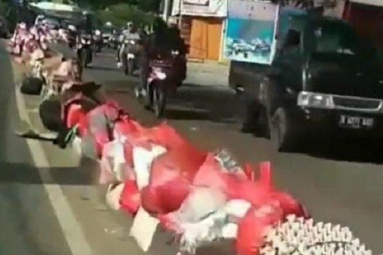 Pemerintah Kota Tangerang tengah menggodok penanganan masalah sampah yang saban hari menumpuk di trotoar di kawasan Ciledug. 

