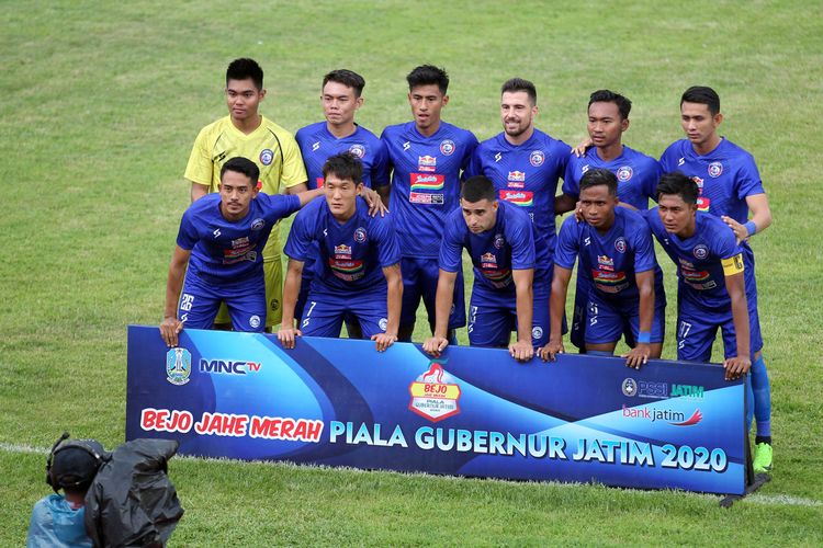 Skuad Arema FC saat semifinal Piala Gubernur Jatim 2020 melawan Persebaya Surabaya di Stadion Soeprijadi Blitar, Jawa Timur, Selasa (18/02/2020) sore. 