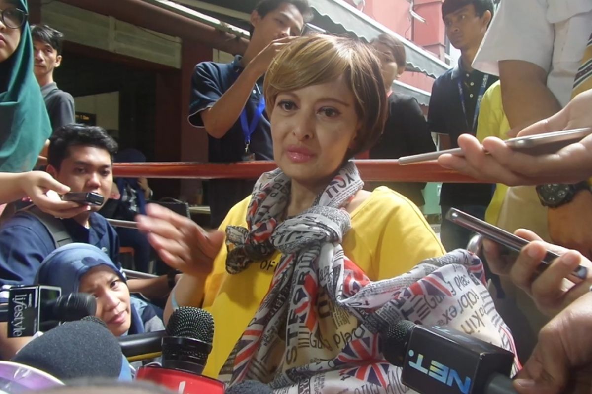 Yana Zein di Bandara Internasional Soekarno-Hatta, Tangerang, Banten, Minggu (28/5/2017).