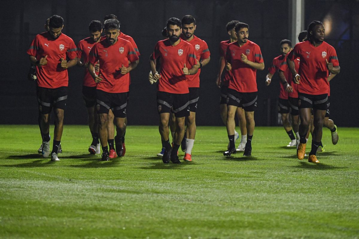 Timnas Bahrain melakukan latihan jelang pertandingan Kualifikasi Piala Dunia 2026 di Lapangan A, komplek GBK, Senayan, Sabtu (22/3/2025). Timnas Bahrain akan melawan Timnas Indonesia dalam laga kedelapan putaran ketiga Kualifikasi Piala Dunia 2026 zona Asia, di Stadion Utama Gelora Bung Karno (SUGBK), Jakarta, pada Selasa (25/3). ANTARA FOTO/Muhammad Adimaja/Spt.