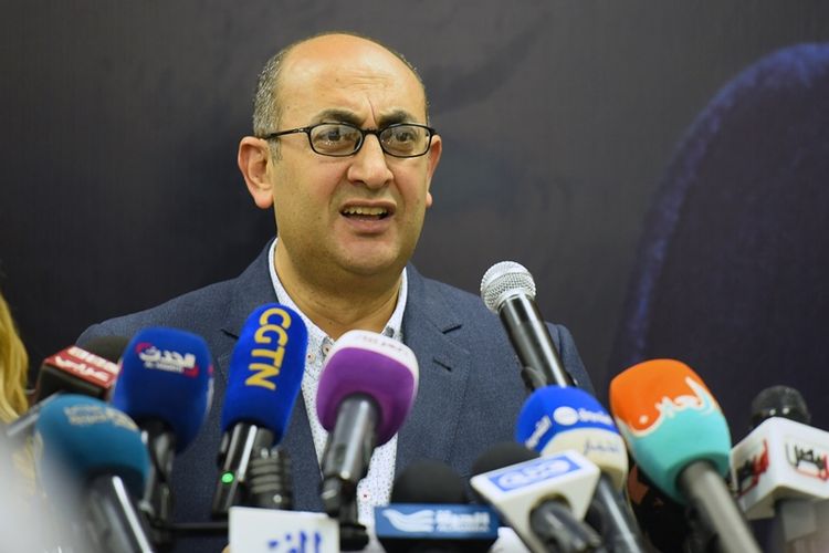 Pengacara hak asasi manusia Mesir Khaled Ali berbicara dalam sebuah konferensi pers di Kairo, Rabu (24/1/2018). (AFP/Mohamed El Shahed)