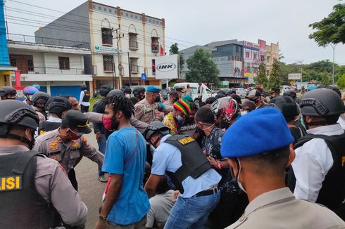Unjuk Rasa Tolak Otsus Papua di Sorong Ricuh Usai Polisi Amankan Puluhan Demonstran