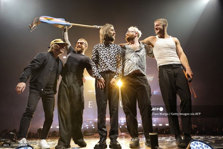 Band Imagine Dragons, (dari kiri) Ben McKee, Wayne Sermon, Daniel Platzman, dan Dan Reynolds tampil di UBS Arena, Elmont, New York, pada 14 February 2022.