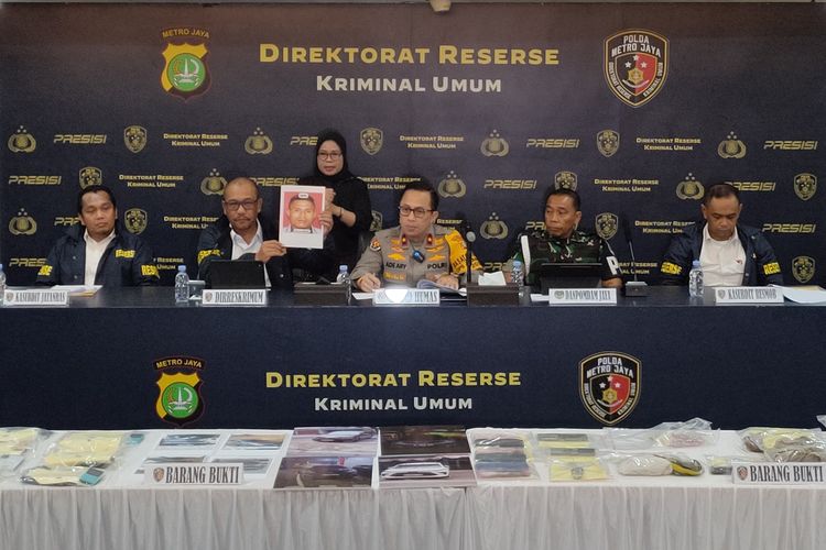 Jumpa pers terkait penculik yang mengakibatkan meninggal dunia terhadap Kepala Cabang Pembantu sebuah bank BUMN bernama Mohamad Ilham Pradipta (37), Selasa (16/9/2025).