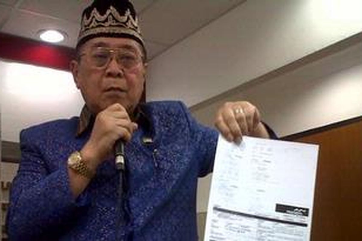 Anggota Komisi VI dari Fraksi Partai Demokrat oleh Idris Sugeng membantah bahwa dirinya pernah memeras petinggi BUMN di Kompleks Parlemen Senayan, Jakarta, Senin (12/11/2012).