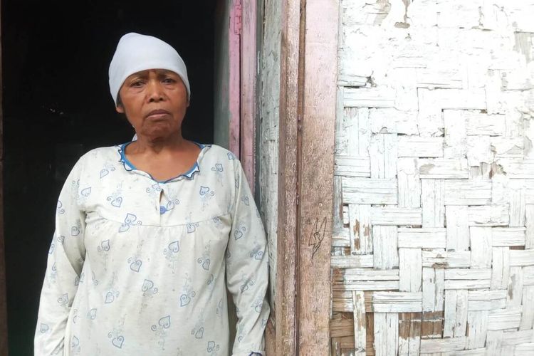 Mak Idah, 55 tahun, warga Cianjur, Jawa Barat, membutuhkan uluran bantuan untuk membantu kondisi kehidupannya.