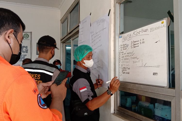 Suasana di ruang instalasi pemulasaraan jenazah RSUD Wahidin Sudiro Husodo Kota Mojokerto, Jawa Timur, Senin (16/5/2022).