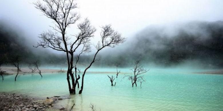 Kawah Putih (Sumber : bandungoge.com)