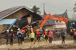 Kesaksian Tim SAR Temukan Tiga Korban Banjir Bandang Saling Berpegangan Tangan di Agam
