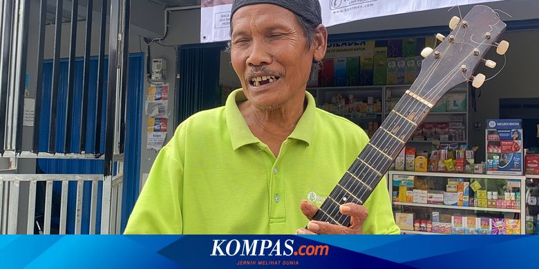 Petikan Gitar Sang Pencipta Lagu Ternama Kini Mengalun di Jalan...