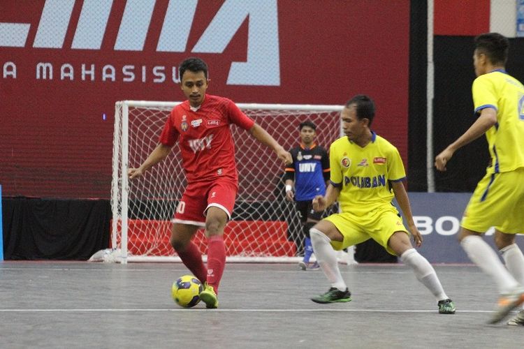 Tim putra Universitas Negeri Yogyakarta (UNY) berhasil meraih peringkat ketiga LIMA Futsal Nationals 2017 usai menaklukkan Politeknik Negeri Banjarmasin (Poliban).