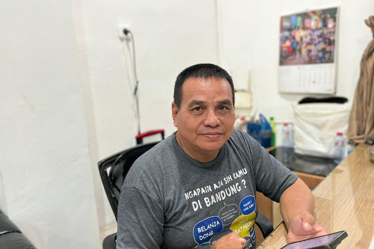 Di Balik Jaket Hijau Ojol: Perjuangan Iwan Bertahan di Tengah Ketatnya Persaingan