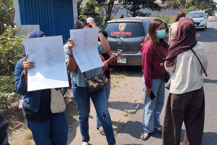 Belasan Warga Geruduk Rumah Istri Polisi di Kediri karena Diduga Kelola Arisan Bodong