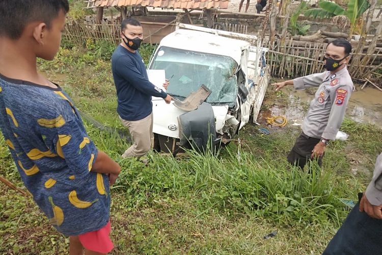 Kondisi mobil setelah dihantam KA Lokal Rangkasbitung-Merak