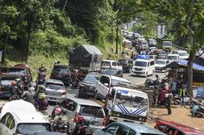 Ini akibat jika Menahan Gas Mobil Matik di Tanjakan